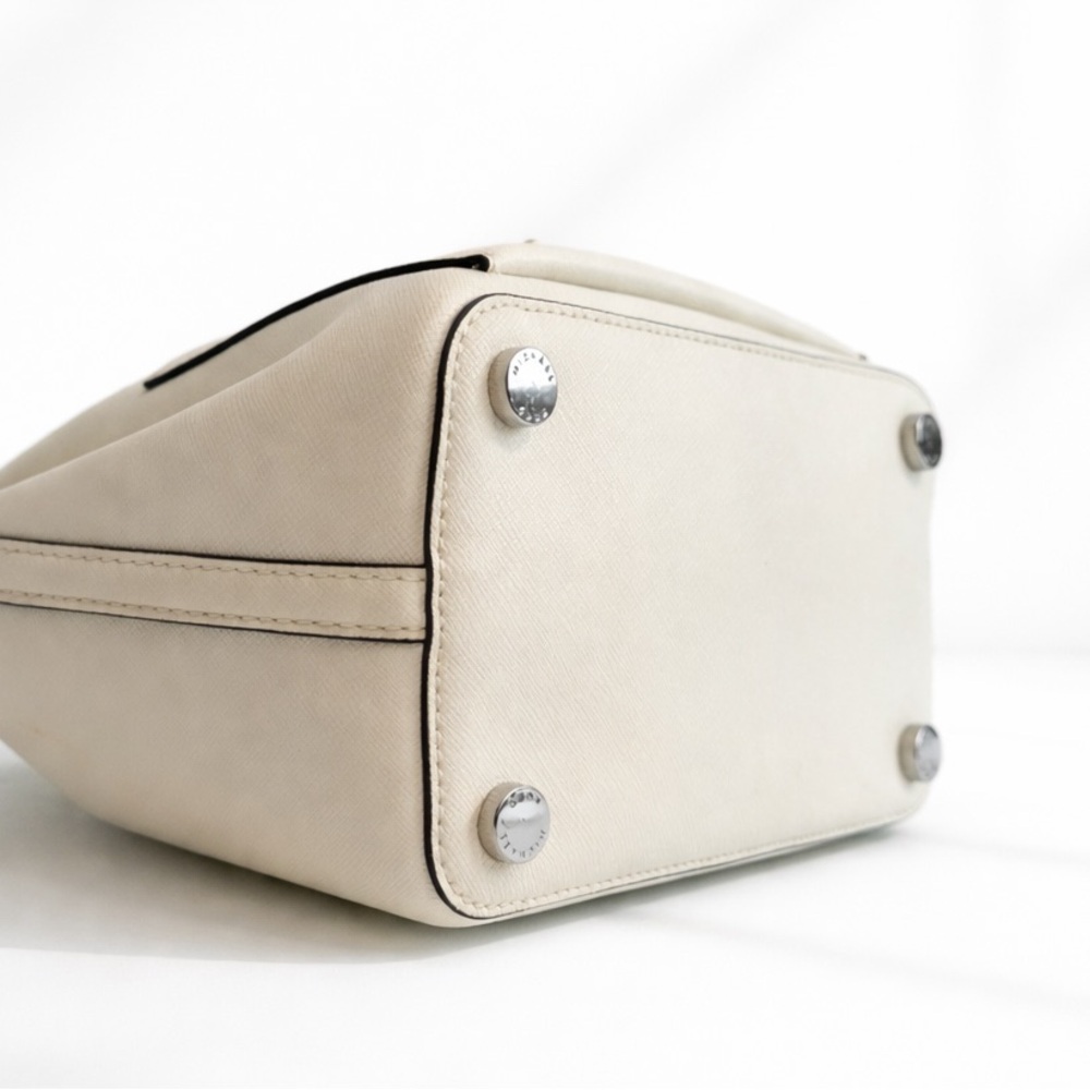 Michael Kors • Greenwich Medium Saffiano Leather Bucket Bag in White - Picture 8 of 17